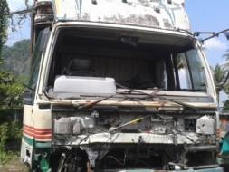 สิบล้ออีโน่F18เพลาเดียว รถชนหน้าแต่ไม่หนัก ซ่อมได้หัว เล่มพร้อม