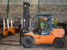 ขาย Toyota 7FD45 ดีเซล Toyota 13Z ออโต้ 4.5 ตัน ยกสูง 5 เมตร