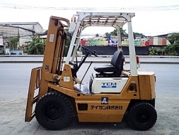 ขายรถยกTCM 2 ตัน เครื่องดีเซลอีซูซุ กระบอกคู่ เสาสูง 3 เมตร ยางตันใหม่ พวงมาลัยเพาเว่อร์ สีเด