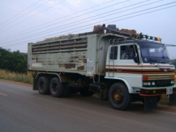 F 17 168แรง 2เพลา เกียร์กลาง รถพร้อมใช้งาน ราคา 680,000 บาท