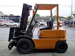 ขายรถยกมิตซูบิชิ 2 ตัน เครื่องดีเซล กระบอกคู่ เสาสูง 3 เมตร ยางตันใหม่ พวงมาลัยเพาเว่อร์ สีเดิม