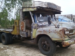 รถสิบล้อหัวยาว 2 เพลา ขึ้นแมคโค 200 เครื่อง 185 แรง พวงมาลัยเพาเวอร์ ทะเบียนเต็ม ขายตามสภา