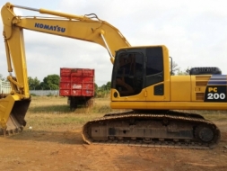 ขายรถแบคโฮ KOMATSU PC-200-8 ปี.2008 อิมวอย 13000 กว่า ช.ม ราคา.1700000 ต่อรองคับ สนใจโทรจองเลย