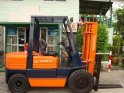 +++ขายโฟล์คลิฟท์ TOYOTA 5FD30 ขนาด 3 ตัน เครื่องยนต์ดีเซล เสา 3 เมตร เกียร์ธรรมดา งา 1,07