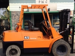 +++ ขายโฟล์คลิฟท์ TOYOTA FD40 ขนาด 4 ตัน (รถนอก นำเข้า สภาพดีครับ) เครื่องยนต์ดีเซล เสา 3