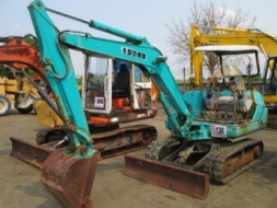 ขายรถขุด KOMATSU รุ่น : PC30-7 ซีเรียล. : 25118 เครื่องยนต์ : 3D84-2E-28744 ปี : 1993.