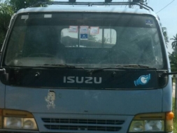 ขายด่วน รถ 6 ล้อ ขนาดกลาง ยี่ห้อ ISUZU NPR 120 แรง เครื่องยนต์ 4 สูบ ติดแก๊ส NGV สนใจ โทร 081