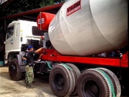 ชาย "รถโม่" สภาพพร้อมใช้งาน มีการวิ่งงานอยู่ในปัจจุบัน มีหลายคันให้เลือก ราคาตามสภาพ