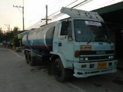 รถบรรทุกน้ำ10ล้อ 2 เพลา เกียร์กลาง