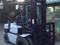 +++ ขายโฟล์คลิฟท์ KOMATSU FD25-11 (รถนอก ) ขนาด 2.5 ตัน เครื่องยนต์ดีเซล เสา 4 เมตร เกียร์