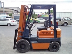 ขายรถยกโตโยต้า 1.5 ตัน รุ่น5 เครื่องเบนซิน กระบอกคู่ เสาสูง 3 เมตร ยางตันใหม่ พวงมาลัยเพาเว่อร์