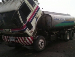 รถน้ำมัน 1ล้อ NISSAN เลขเครื่อง NE6-015745 เลขคัสซี CWA12M-01200 แรงม้า 180 รถสวย สภาพดี สนใจติดต่อ