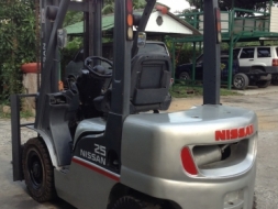 +++ ขายโฟล์คลิฟท์ NISSAN FD25 ขนาด 2.5 ตัน เครื่องยนต์ดีเซล เสา 4 เมตร เกียร์ออโตเมติค งา