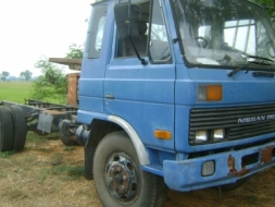 หัวแชสชี UD 160 แรง ยาว 5.15 เมตร ราคา 370,000 บาท