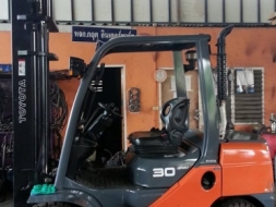 ฟอล์คลิฟต์ 3 ตัน TOYOTA 8FD30 รถเก่าญี่ปุ่น รถปี 2009-09