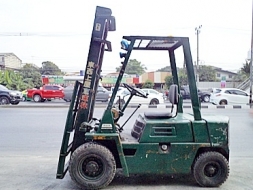 ขายรถยกโตโยต้า 2.5 ตัน เครื่องเบนซิน งาเทด้ำ เสาสูง 3 เมตร ล้อหน้าคู่ พวงมาลัยเพาเว่อร์ นำเข้าจา