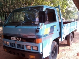 ISUZU. NKR4ล้อ