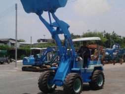 ขายรถตักล้อยาง TCM805