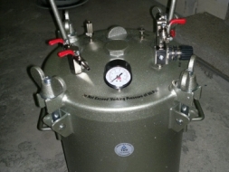 ถังพ่นกาว ปืนพ่นกาว ติดฉนวนกันความร้อนหลังคาเมทัลชีท บริษัท KC และ BK เมทัลชีท ใช้สินค้าของบริํษัทผม