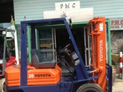 +++ ขายโฟล์คลิฟท์  TOYOTA 5FD20  ขนาด  2  ตัน  เครื่องยนต์ดีเซล  เสา  3  เมตร  เกียร์ธรรมดา  งา 1,07