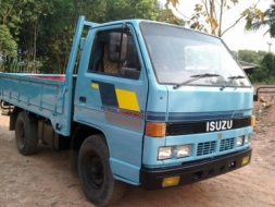 ISUZU NKR88ฝาดำ ห้างแท้ รถสีใหม่สวยครับพร้อมใช้