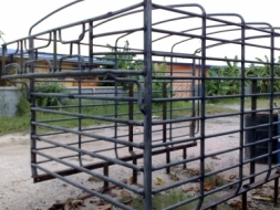 ขายคอกเหล็กแป๊บน้ำ ใส่ สี่ล้อใหญ่ แข็งแรงครับ