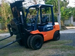 ขายTOYOTA:7FD30:เสา4.7เมตร:'งาหมุน:เสา3ท่อนรถนอกแท้