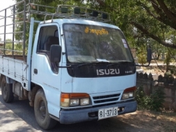 ISUZU NKR55EX1T ปี 2540 เครื่อง 88 แรง แอร์มี หัวบาง ยางดี คัสซีสวย เล่มทะเบัยนพร้อมโอน