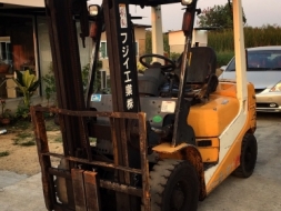 ขายถูก รถโฟล์คลิฟท์ TCM ขนาด2.5ตัน เครื่องยนต์ดีเซล เกียร์ธรรมดา ยกได้สูงสุด3เมตร