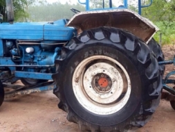 มาแล้วครับ ของถูก ขายครับรถไถ ฟรอด เครื่องT5 อุปกรณ์ หาง6 ใบมีด คานหน้ารถบรรทุก เคยแปลงเป็นรถคี