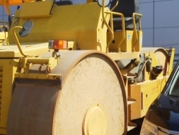 รถบด 3 ล้อ R2 # RR2 ปี1994 3727ชม. สภาพสวยครับ หากรอของได้ 30-45 วันติดต่อมาได้เลยครับ