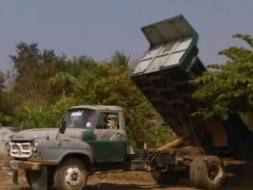 ISUZU ราคา 185,000 บาท เครื่อง 6BD1-165 แรง  พวงมาลัยเพาเวอร์ เฟืองท้าย จัมโบ้ 200  เล่มทะเบียน