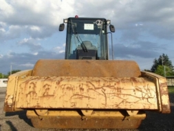 รถบด 18 ตัน CAT CS76XT-CYX***** ปี2010 4554ชม. หากรอของได้ 30-45 วัน ติดต่อคุยกันได้เลยครับ