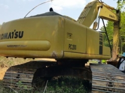 ขายKOMATSU 200-6 ปั้มดี เอวแน่น แอร์เย็น ทะเบียนพร้อมโอน