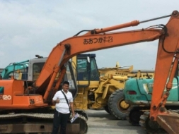 ขายรถขุด HITACHI EX120-2 ระบบไฟฟ้าครบ สภาพพร้อมใช้งาน มีชุดเอกสารอินวอยชุดจดทะเบียน
