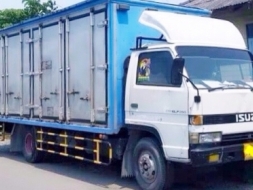 ISUZU NPR 125 HP 4BG1 รถบรรทุกหกล้อตู้แห้ง 10 บาน ความยาว 5.10 เมตรสภาพดีมากครับพร้อมบรรทุกพร้อมใช้ง