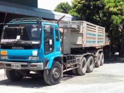 เทรนเลอร์ตามภาพ 240 แรง พร้อมใช้งาน ราคา 1,020,000 บาท