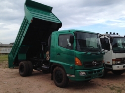 มีอีกคันค่ะ 6 ล้อ hino mega เครื่อง HO7C 185 แรงม้าระบบน้ำมัน กระบะดั้มพ์ ยาว 3.80 เมตร กว้าง 2.25