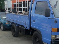 รถสี่ล้อกลาง isuzu NKR เครื่อง 4JB1 เพลาลอย แอร์ พวงมาลัย เพาเวอร์ รถพร้อมใช้เอกสารพร้อม