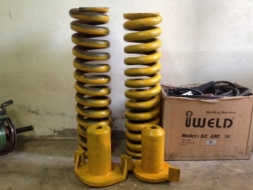 ขายชุดสปริงเร่งแทรก รถแทรกเตอร์ D-5 เปลี่ยนแกนใหม่ให้ พร้อมอัดเป็นชุด กระบอกลูกสูบสวย แถมแผ่นแทรกตี