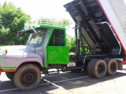 รถบรรทุกสิบล้อหน้ายาว