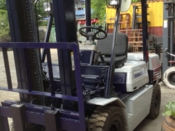 +++ ขายโฟล์คลิฟท์ KOMATSU FD30-11 ขนาด 3 ตัน เครื่องยนต์ดีเซล เสา 4.5 เมตร ไซด์ชิพ (งาสไล