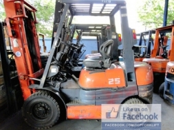 (รหัสสินค้าTHT1535) รถยกยี่ห้อTOYOTA รุ่น 42-6FG20 ขนาด 2.5 TON เกียร์ AUTO ระบบ Gasoline ยกสูง 3.5