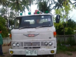 รถเทนเลอร์ 6ล้อ HINO km 310ติดเครนUNIC 3 ตันราคา 300,000 090-772-3710 098-539-6074