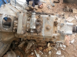 เกียร์ Hino 227 6 เกียร์เดินหน้า 1 เกียร์ถอยหลัง รอบจัด ราคาสามารถต่อรองได้คับ