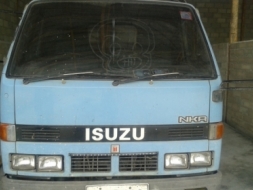 ขาย 6ล้อNKR ปี37 เกียร์สั้นในเทา 110 แรงม้า กระบะยาว 5.50 เมตร ยกหัวได้