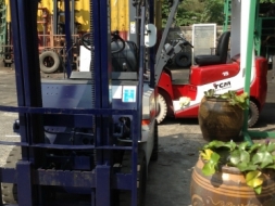 +++ ขายโฟล์คลิฟท์ KOMATSU FG15-14 ขนาด 1.5 ตัน เครื่องยนต์เบนซิน เสา 3 เมตร เกียร์ธรรมดา งา