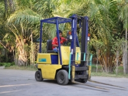 ลดกระหน่ำ!!ขายFORKLIFT KOMATSU (0.7ตัน)(เสาสูง3เมตร)สวยเดิมจากญี่ปุ่น ยังไม่เคยใช้ในไทย ขนย้ายง่าย 8