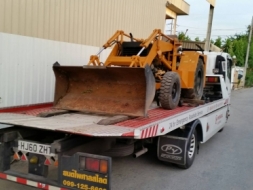 ส่งขึ้นรถสไลด์ ให้แล้วนะครับ - รถตักล้อยาง ไปประเทศลาวครับ ขอบคุณที่มาอุดหนุนครับ