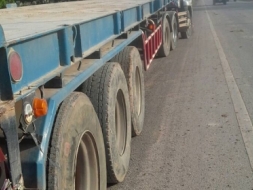 ขายหางพื้นเรียบปูเหล็ก 3 เพลา